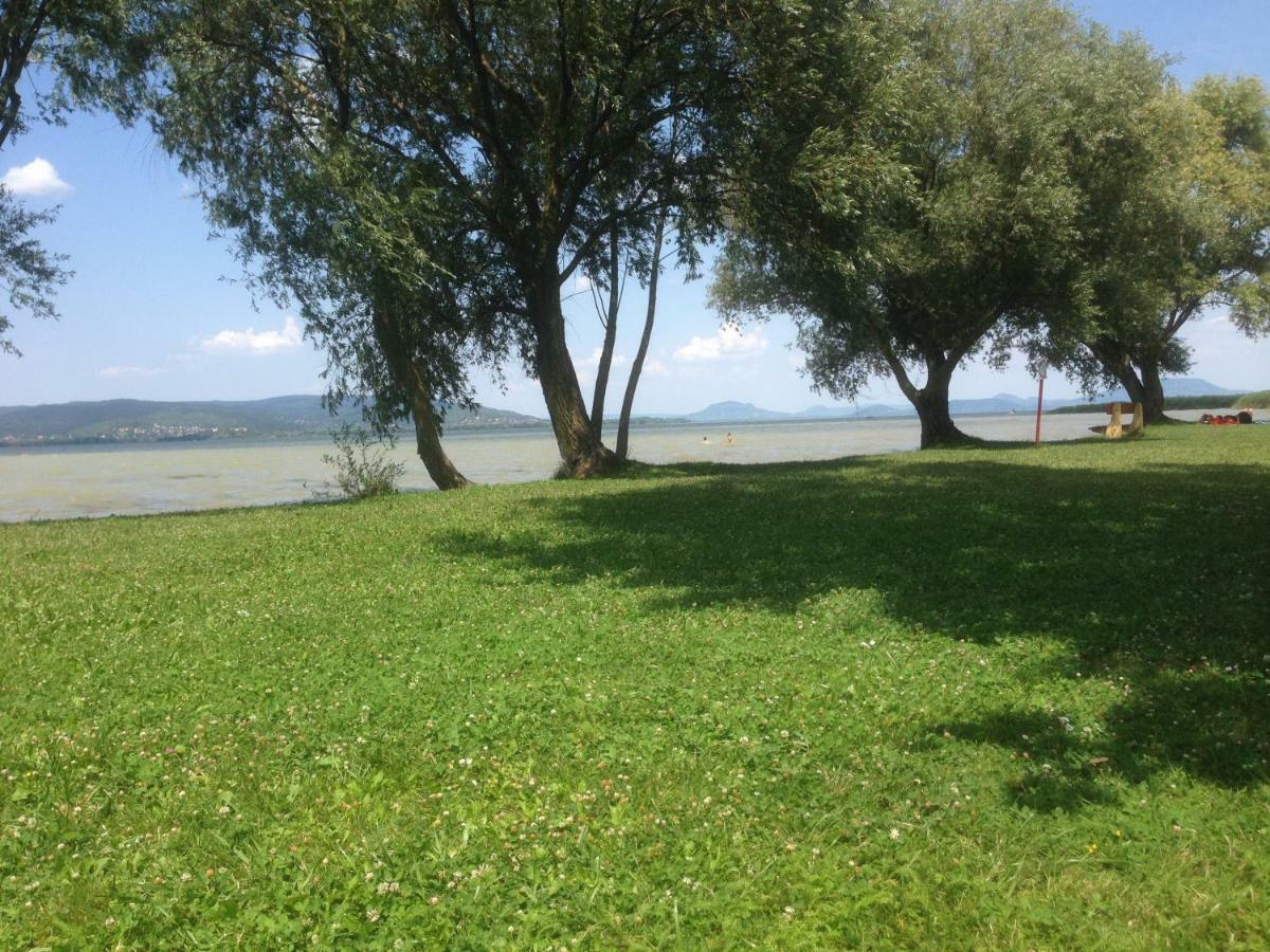 Вилла 98 Petofi Utca Balatonmagyarod Экстерьер фото
